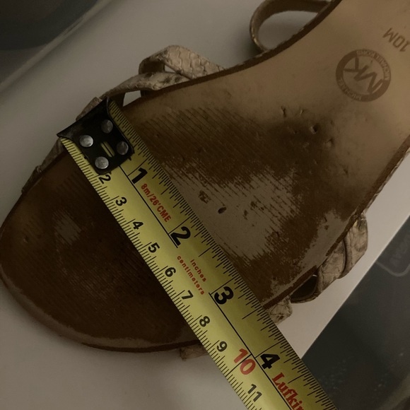 Michael Kors tan snakeskin sandals (tan / beige / gold), ankle straps, flat - Picture 10 of 10